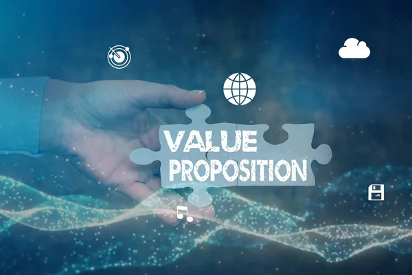 Podpis tekstowy przedstawiający Value Proposition. Business showcase innowacyjnych usług ma sprawić, że produkt atrakcyjny Hand Holding Puzzle Piece Odblokowanie nowych futurystycznych technologii. — Zdjęcie stockowe