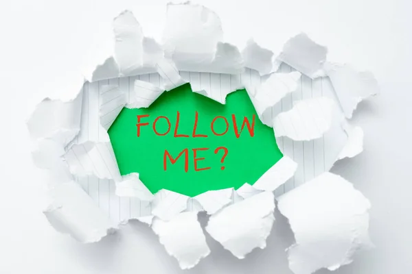 Tekstbord met Follow Me Question erop. Zakelijke aanpak gaan of komen na persoon of ding vooruit te gaan Vervangen van Old Wallpaper Design, Het creëren van nieuwe muur patroon en lay-out — Stockfoto