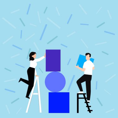 Merdiven kullanarak birbirlerine yardım eden çift, büyük boş resim çerçevelerini duvara yerleştiriyor. Ortaklar Boş Poster Panoları Yükleyen Genişletilmiş Merdivenlere Çekiliyor.