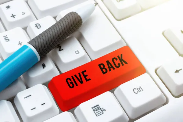 Texto de pie de foto presentando Give Back. Palabra para el acto de dar a alguien algo que poseía o tenía antes de escribir título del producto y descripciones, la introducción de códigos de datos importantes — Foto de Stock