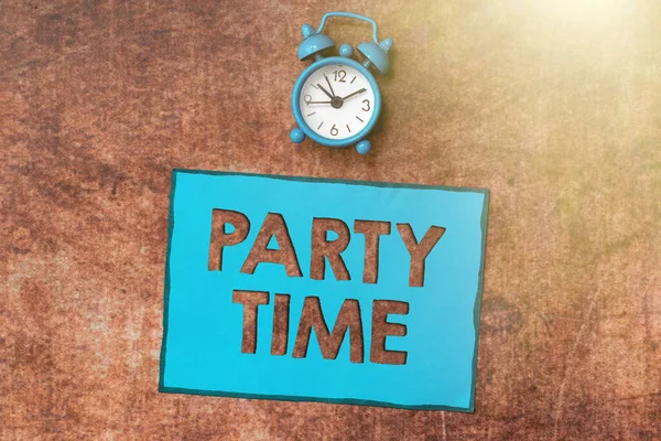 Signo de texto que muestra Party Time. Concepto de Internet el momento adecuado para celebrar y divertirse en eventos sociales Planes de gestión del tiempo para progresar Ideas inteligentes brillantes en el trabajo — Foto de Stock