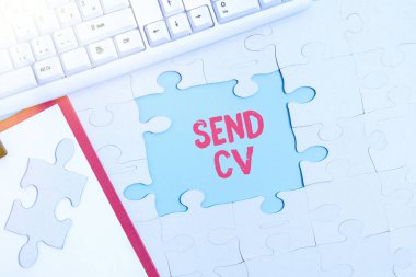 İlham, Cv 'yi gönder işareti gösteriyor. İnternet Kavramsal Geçiş Kartı, Eksik Son Parça ile Tamamlanmamış Beyaz Yapboz Örnekleri İnşa Etmek için gereken beceri ve becerileri tanımlamak için devam ediyor