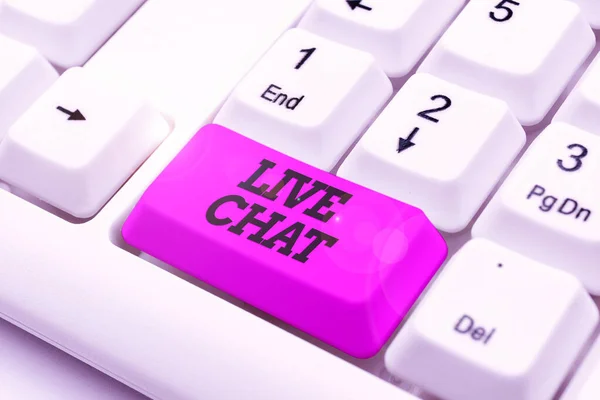 Έννοια λεζάντα Live Chat. Internet Concept μιλάμε με φίλο ή κάποιον μέσω του Διαδικτύου και το τηλέφωνο PC Δημιουργία νέων σε απευθείας σύνδεση επιχείρηση κατάστημα, πληκτρολογώντας λίστα των εμπορευμάτων Trading — Φωτογραφία Αρχείου