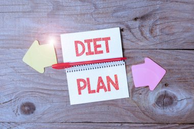 El yazısı diyet planı. Flatlay Lay Arkaplanı Üzerine Düzenlenmiş Farklı Renk Etiketleri Gösterimi Sağlıklı yeme alışkanlığı yapmak veya başarmak için İnternet Kavramı önerisi