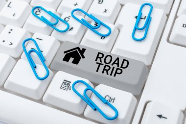 Yol Gezisi 'ni gösteren mesaj işareti. Otomobil Soyut Programcı 'nın Antivirüs Kodları Yazarak, Hata Ayıklama Kodları Yeniden Yazılarak yaptığı uzun mesafe yolculuğundaki kavram