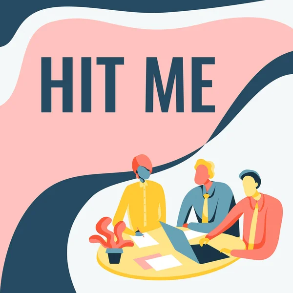 Texto título presentando Hit Me. Idea de negocio pedirle a alguien que ponga las manos en contacto con tu cuerpo Colegas Dibujo sentado en un escritorio con computadora portátil Discusión. — Foto de Stock