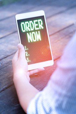 El yazısı sırası şimdi. İş genel değerlendirmesi, çevrimiçi işleri satın almak ve insanları uzaktan birbirine bağlamak için bir partiden diğerine yapılan talebi doğruladı