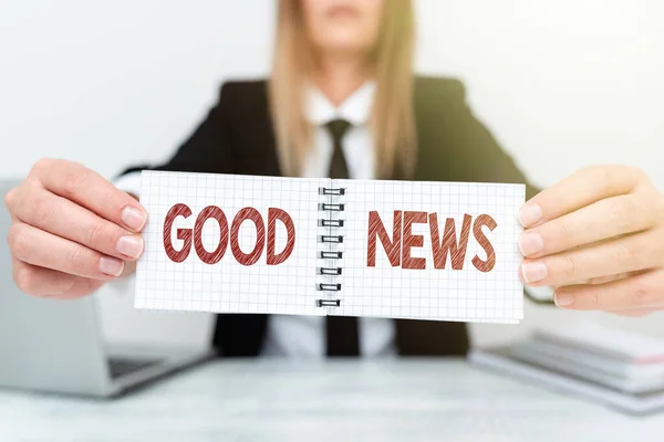 Text sign showing Good News. Business concept Someone or something positive Encouraging uplifting or desirable Assistant Offering Instruction And Training Advice, Discussing New Job — Stock Photo, Image