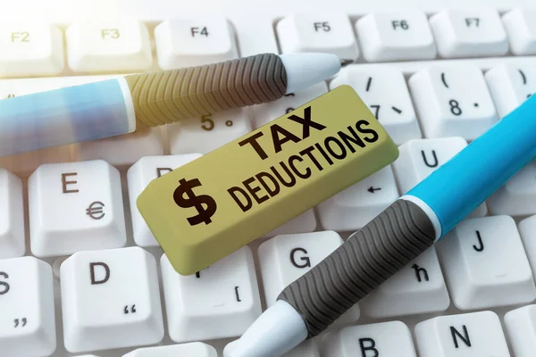 문자 캡션은 Tax Deductions 를 표시한다. 비즈니스 컨셉은 온라인 프렌즈와 관련된 비용을 부담 할 수있는 소득을 감소시키며, 인터넷상에서 구체적 인 사항을 만든다 — 스톡 사진