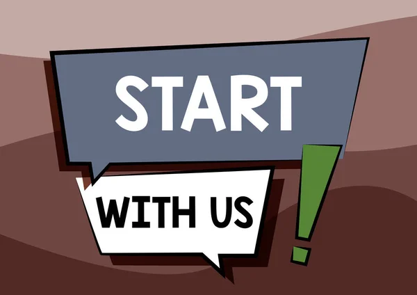 Schild mit der Aufschrift "Start With Us". Wort, das geschrieben wurde, wenn man jemanden einlädt, für einen bestimmten Job zusammenzuarbeiten oder zwei sich überlappende Dialogboxen mit Ausrufezeichen zu zeichnen. — Stockfoto