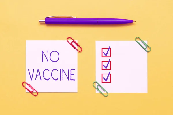 Signes manuscrits Pas de vaccin. Idée commerciale non fournie de l'immunité contre une ou plusieurs maladies Pensée critique Trouver des indices Répondre aux questions Collecte de données — Photo