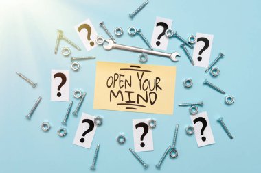 Kavramsal başlık Zihnini Aç. İş konsepti, farklı fikirleri anlayabilmek ya da düşünme şekillerini Bakım Aletleri ve Ekipman Tamircisi ve Mühendis Tamiratı