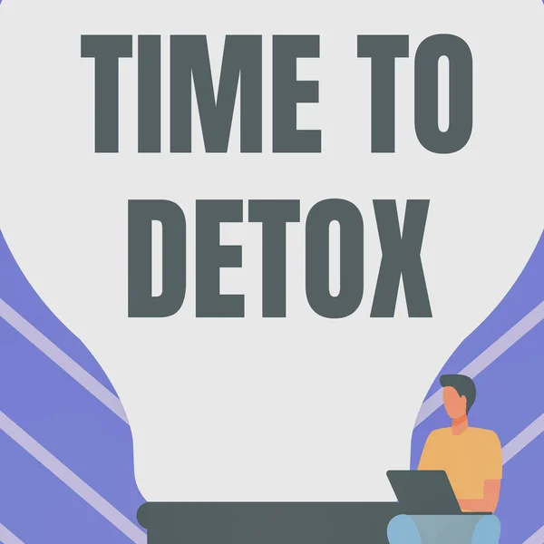 Segno di testo che mostra Time To Detox. Approccio commerciale quando si purifica il corpo dalle tossine o smettere di consumare droga Gentiluomo seduto e utilizzando il computer portatile accanto a una grande lampadina. — Foto Stock