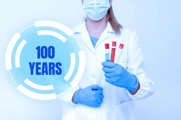 Conceptueel onderschrift 100 Jaar. Zakelijke aanpak Herinnering speciale dag voor 100 jaar bestaan Het testen van geneeskunde en vaccin voor virusinfectie Laboratorium Trial Tests — Stockfoto