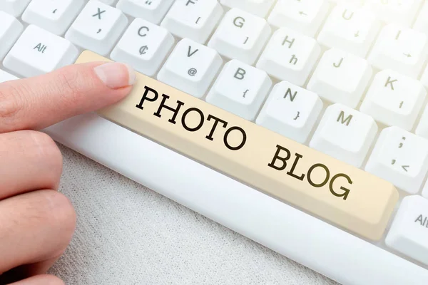 Tekst som viser inspirasjon Foto blogg. Forretningsutstillingsform for fotodeling og publisering i form av en bloggredigering av Internett-filer, filtrering av nettfora, webforskning – stockfoto