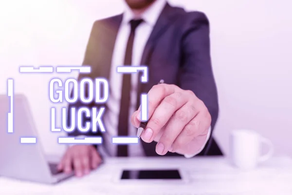 手書き文字｜Good Luck.概念的な写真は、人がリモートオフィスを持つことができる肯定的な幸運や幸せな結果を願っていますオンラインスマートフォンの声とビデオ通話 — ストック写真