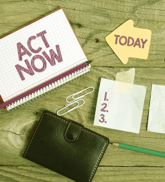 Handschrift Text Act Now. Geschäftsübersicht zögern Sie nicht und fangen Sie sofort an zu arbeiten oder Dinge zu tun Anzeige von Aufklebernotizen in verschiedenen Farben auf flachem Hintergrund angeordnet — Stockfoto