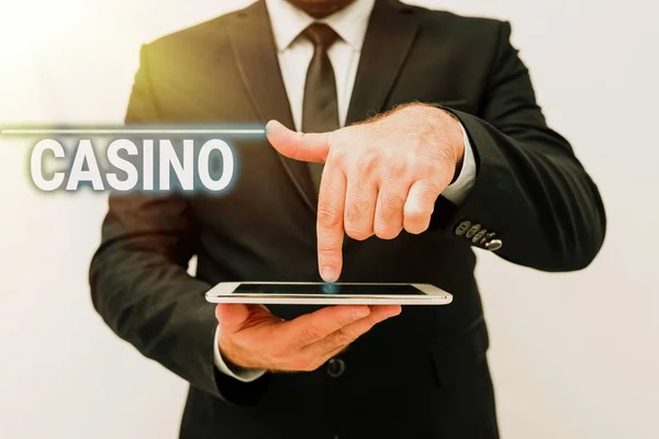 Textzeichen mit Casino. Business-Konzept: ein Gebäude, in dem vor allem Roulette und Kartenspiele gespielt werden. — Stockfoto