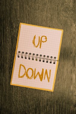 Yukarıdan Aşağıya metin gösterimi yazılıyor. Bakmak ya da moralini bozmak Yeni Fikirler Yeni Fikirler Yaratıcı İletişim Üretken Fikirler