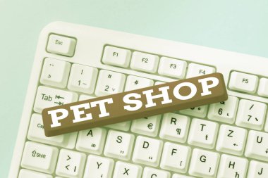Pet Shop 'u sunan metin başlığı. Çevrimiçi Haberler, Görsel Roman Senaryoları Yazma ve Düzenleme ve Yayınlama 'ya farklı hayvan türleri satan kavramsal fotoğraf perakendecisi.