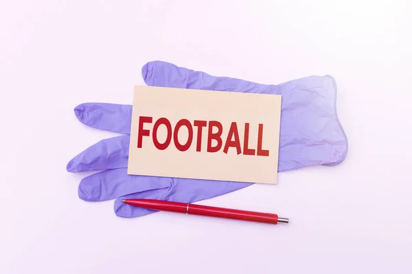 Didascalia di testo che presenta Football. Concetto di Internet una qualsiasi delle varie forme di gioco di squadra che coinvolge calci una palla Invio del messaggio di consapevolezza del virus, astratto Evitare epidemia virale — Foto Stock