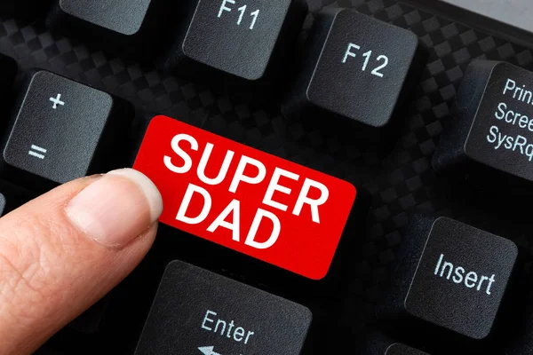 概念表示スーパーお父さん。子供のアイドルとスーパーヒーローに書かれた言葉は、抽象的なインターネットの問題を修正し、オンライン接続を維持するためのインスピレーションです。 — ストック写真