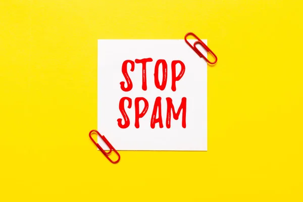 Podpis tekstowy przedstawiający Stop Spam. Word Written on end the Intrusive or Intrusive messages sent on the Internet Critical Thinking Finding Clues Odpowiadanie na pytania Zbieranie danych — Zdjęcie stockowe