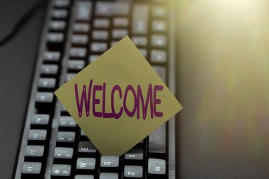 Kavramsal manşet Hoşgeldiniz. Birini kibar ya da dostane bir şekilde karşılama örneği ya da davranışı olan Film İnceleme Makalesi, Taze Gıda Blog Yazısı Yazma