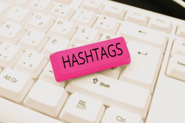 Hashtag 'leri gösteren metin işareti. Yeni Eğitim Kitabı Yazma, Yazma Zorluğu Program Kodları, Yazma, Meta Verileri Etiketi Tipi 'nden önce bir sözcük veya ifade için sözcük