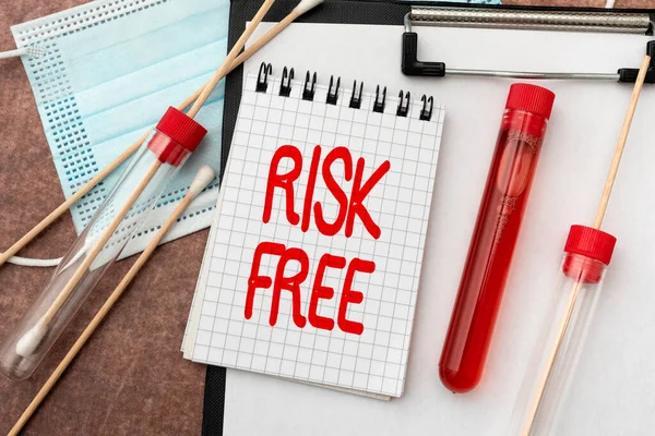 Handschriftliches Zeichen Risk Free. Begriff, der verwendet wird, um etwas zu beschreiben, das keine Gefahr birgt. — Stockfoto