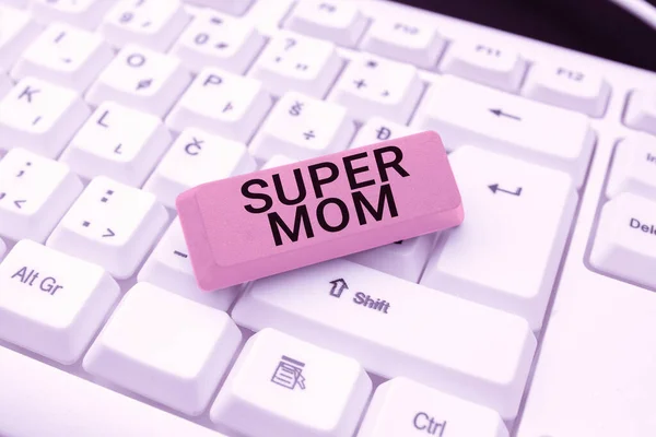 슈퍼 맘 (Super Mom) 이라고 도불린다. 사업 접근 육아 및 풀타임 고용 Typing Advance Lessons and Lecture Plans, Typewriting New Article Pages — 스톡 사진