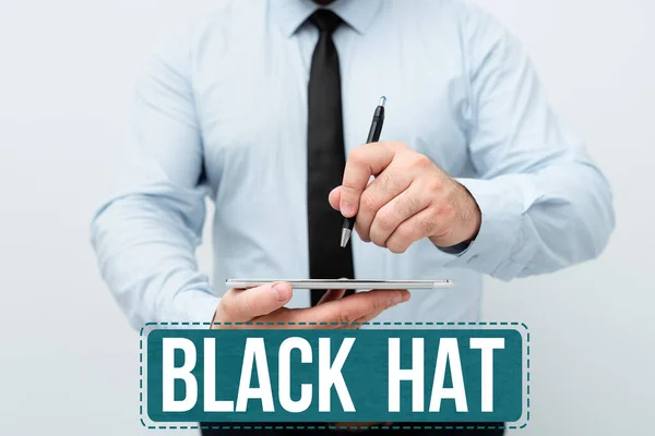 Psaní textu Black Hat. Pojem význam použitý v odkazu na špatnou osobu, zejména darebák nebo zločinec Prezentace nových technologií nápady Diskuse o technologickém zlepšení — Stock fotografie
