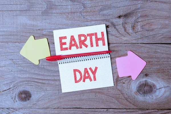 Text caption presenting Earth Day. Internet Concept Worldwide celebration of ecology environment preservation Display of Different Color Sticker Notes Arranged On flatlay Lay Background — Stock Photo, Image