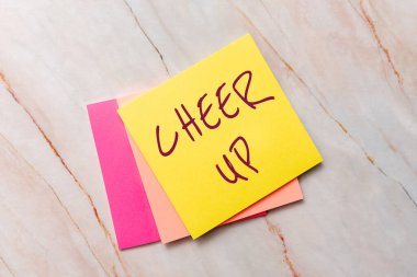 El yazısı tabelası Neşelen. İnternet kavramı, hayatınızın son aşkı olarak her anını yaşamak aileniz için yeni fikirler için yaratıcı iletişim kurma, üretken zihniyet.