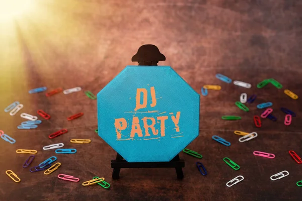 Handschrift Zeichen Dj Party. Geschäftsidee Person, die aufgenommene populäre Musik im Radio vorstellt und spielt Thinking New Bright Ideas Renewing Creativity And Inspiration — Stockfoto