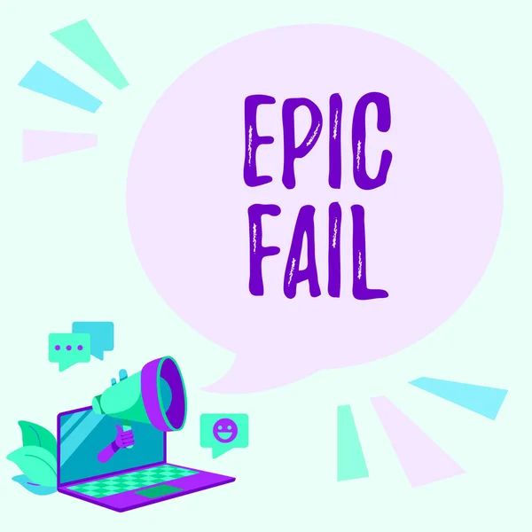 Текст почерка Epic Fail. Концепция бизнеса удивительно неловкая ошибка унижения ситуации ноутбук рисования комментарии и реакции в облаке чата над мегафоном. — стоковое фото