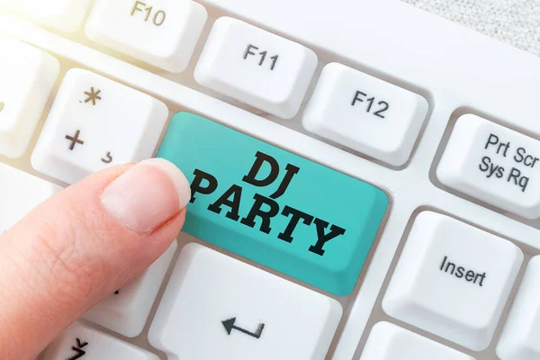 Testo che mostra l'ispirazione Dj Party. Business idea persona che introduce e riproduce la musica popolare registrata alla radio Abstract Online Registration Process, Digitando informazioni personali — Foto Stock