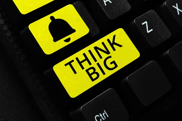 Texto que muestra inspiración Think Big. Foto conceptual Para planificar algo de alto valor para uno mismo o para la preparación Resumen Creación de puestos de trabajo de transcripción en línea, escribiendo descripciones del sitio web —  Fotos de Stock