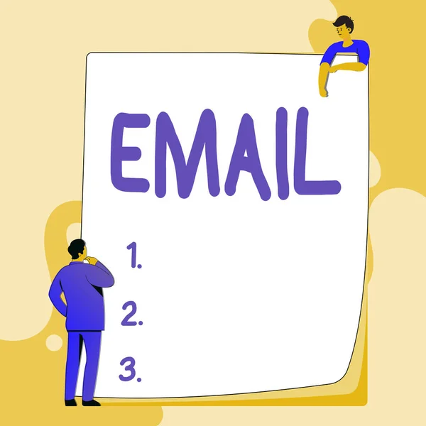 概念的なキャプションメール。ビジネスショーケース郵便物を使用して表示するグループに商用メッセージを送信する作業関連ファイルを作成する — ストック写真