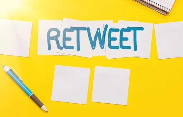 Handwriting text Retweet. Word for in twitter repost or forward a message posted by another user Critical Thinking Finding Clues Answering Questions Collecting Data — Stock Photo, Image