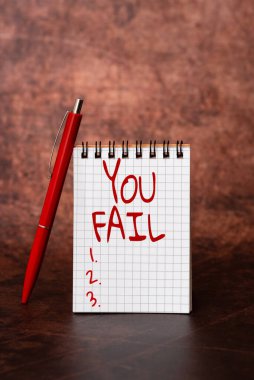 Başarısız olduğunu gösteren metin işareti. Kavramsal fotoğraf birinin beklentilerini karşılayamıyor. Çözümlerin ve Cevapların Yeni Fikri Daha Fazla İpucu Ararken Beyin Fırtınası.