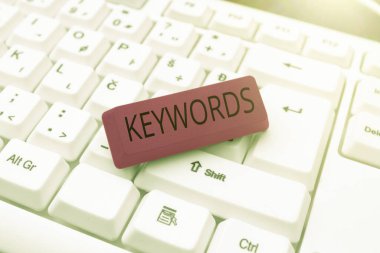 İlham veren anahtar kelimeleri gösteren metin. Büyük öneme sahip bir kod kavramının anahtarı gibi davranan işletme genel bakış sözcüğü Zor Program Kodları yazma, Yeni Eğitim Kitabı yazma