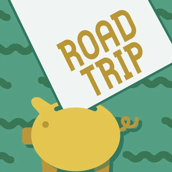 Podpis koncepcyjny Road Trip. Pomysł na biznes podróż na odległość po drodze podróżował samochodem Piggy Bank Rysunek z dużym arkuszem papieru tkwi w otworze. — Zdjęcie stockowe