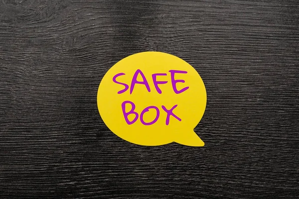 Правообладатель иллюстрации Safe Box. Слово Написано на небольшой структуры, где вы можете сохранить важные или ценные вещи Новые идеи свежая концепция творческих коммуникаций продуктивный Mindset — стоковое фото