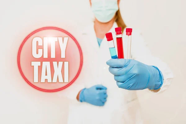 Έμπνευση δείχνει πινακίδα City Taxi. Επαγγελματικός τύπος επίδειξης του οχήματος προς ενοικίαση με έναν οδηγό συχνά για μια μη κοινόχρηστη βόλτα Δοκιμές Ιατρικής και Εμβολίου για Λοιμώξεις Ιών Εργαστηριακές Δοκιμές — Φωτογραφία Αρχείου