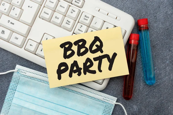 Fogalmi bemutató Bbq Party. Internet Concept általában a szabadban végzett füstölés hús felett fa vagy faszén Gépelés orvosi feljegyzések Tudományos tanulmányok és kezelési tervek — Stock Fotó