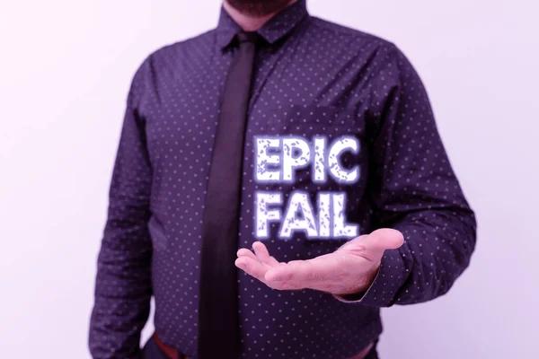 Texto título presentando Epic Fail. Palabra para un error espectacularmente vergonzoso Humillar la situación Presentar nuevos planes e ideas Demostrar el proceso de planificación —  Fotos de Stock