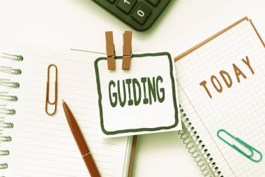 Kılavuz gösteren metin işareti. Birine zor bir şeyin nasıl yapıldığını göstermek için yazılan kelime Renkli Bakış açısı Pozitif Yaratıcı Fikirler ve İlhamlar