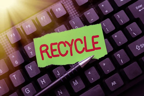 Text showing inspiration Recycle. Business approach ocess of converting waste materials into new materials and objects Offering Speed Typing Lessons And Tips, Improving Keyboard Accuracy — Stock Photo, Image