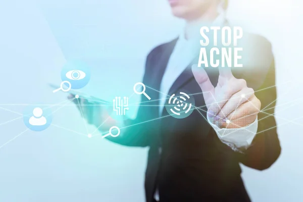 Señal que muestra Stop Acne. Internet Concept control the occurrence of inflamed sebaceous glands in the skin Woman In Suit Holding Tablet Showing Futuristic Interface Display. —  Fotos de Stock